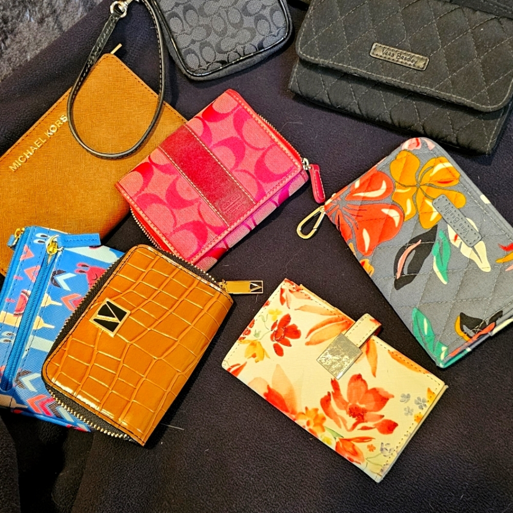 Lot of wallets, Coach Micjael kors, Vera Bradley